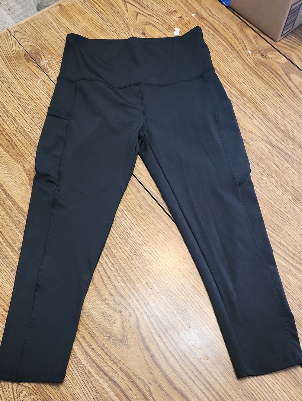 Women’s High-Rise Black Performance Leggings with Side Pockets